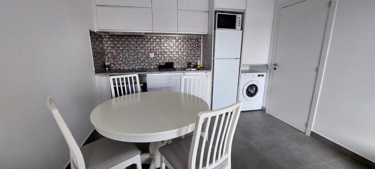 Enjoy Pool, Beach And More At This Nice Apartment Only 3 Minutes From Mareta'S Beach Sagres Exterior photo