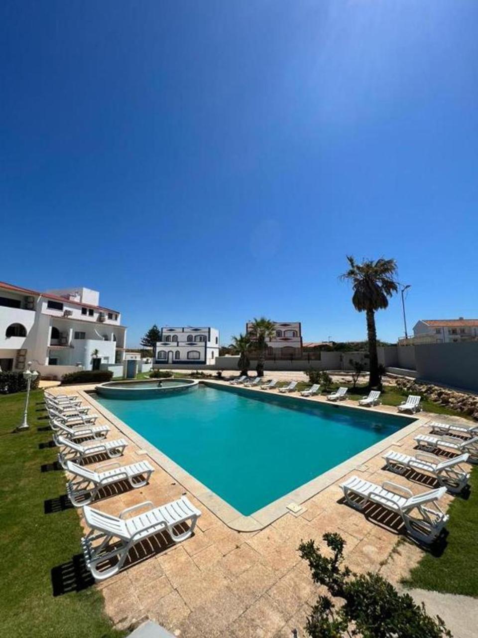 Enjoy Pool, Beach And More At This Nice Apartment Only 3 Minutes From Mareta'S Beach Sagres Exterior photo